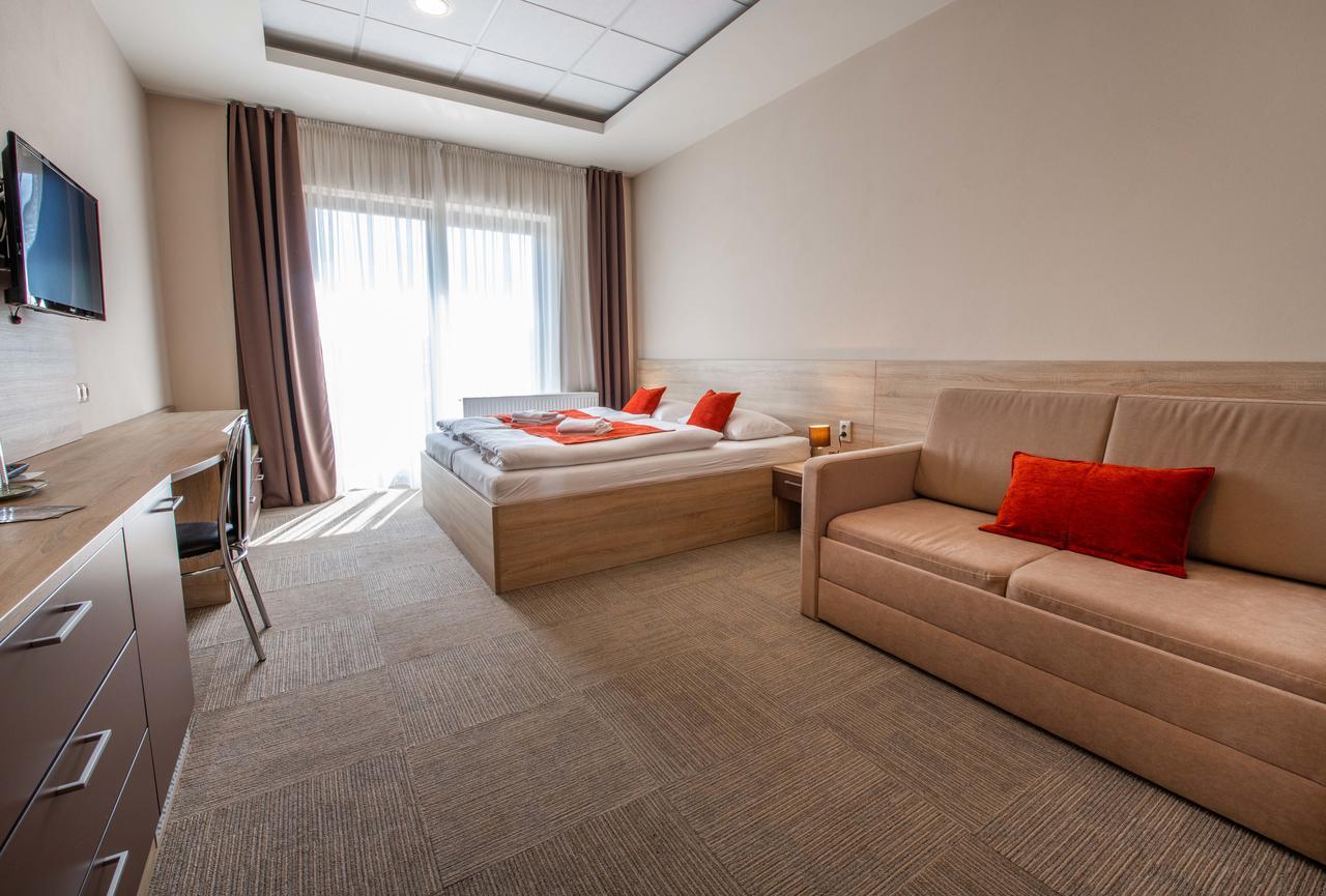 Aqua Sport*** Hotel Puchov Exterior photo